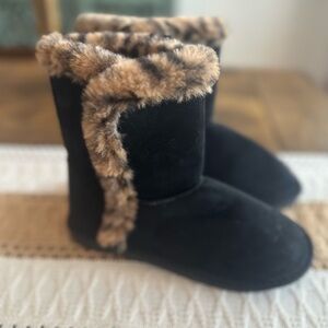 NWT Cozy Black Kids Boots with Faux Fur Trim